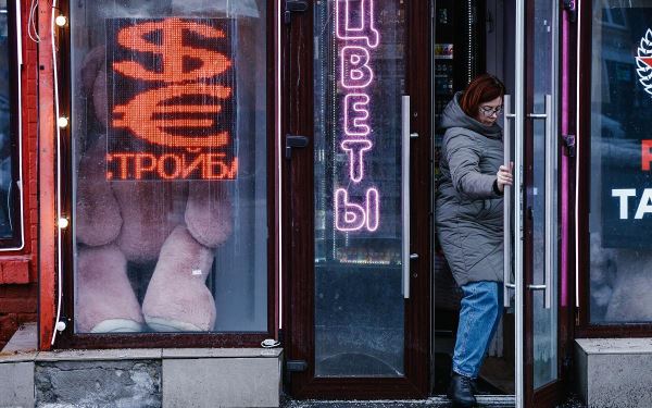 ЦБ установил курс доллара США на 19 декабря на уровне 102,78 рубля