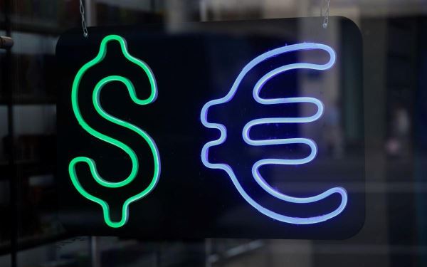 Официальный курс доллара ЦБ вырос более чем на ₽3 и превысил ₽103